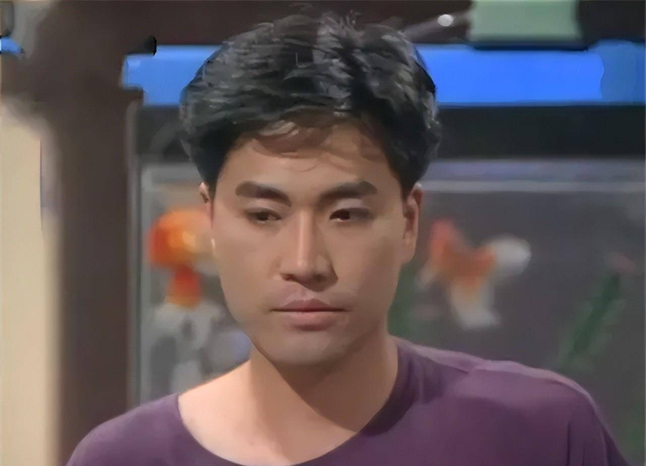 陈庭威在年轻的时候外貌十分酷帅,乃至是很多女粉丝的理想化丈夫,可是