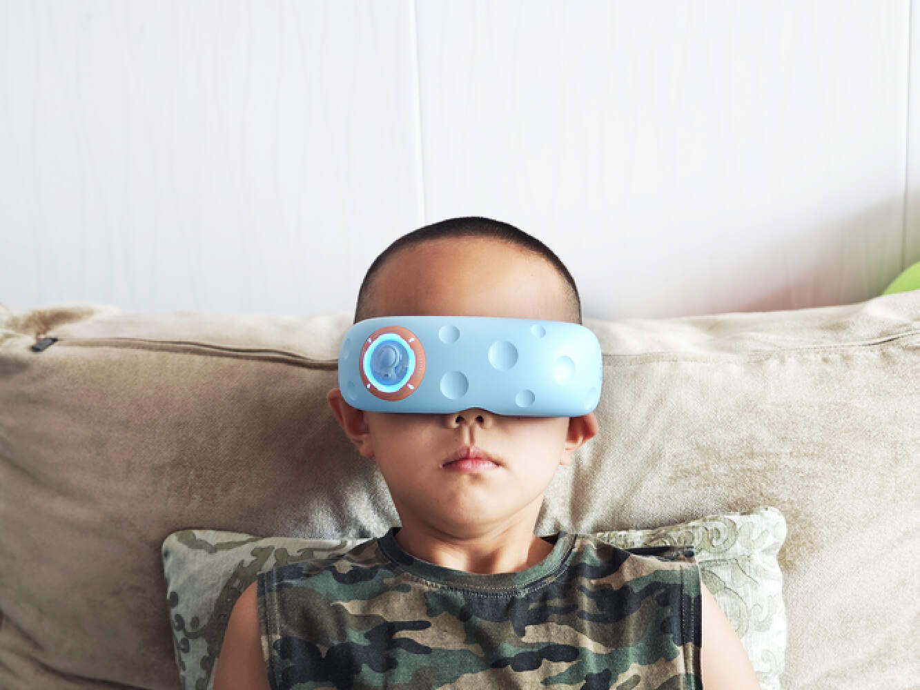 解锁新眼保健操，果实智能儿童眼部按摩器体验，光学训练科学护眼