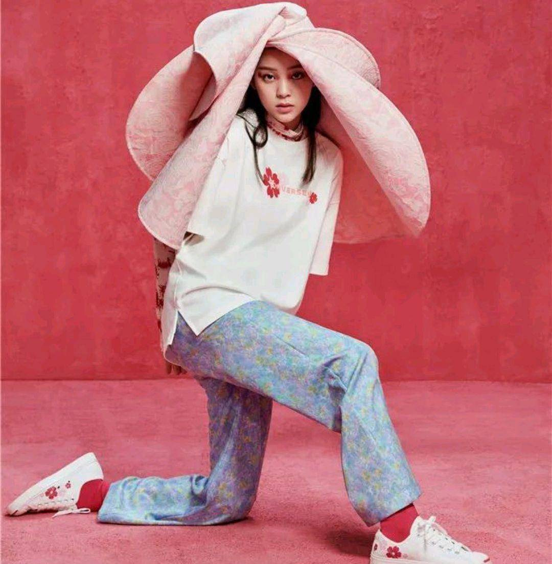 欧阳娜娜上脚粉色匡威,sneaker girl也太好看了吧!_chuck_系列_樱花