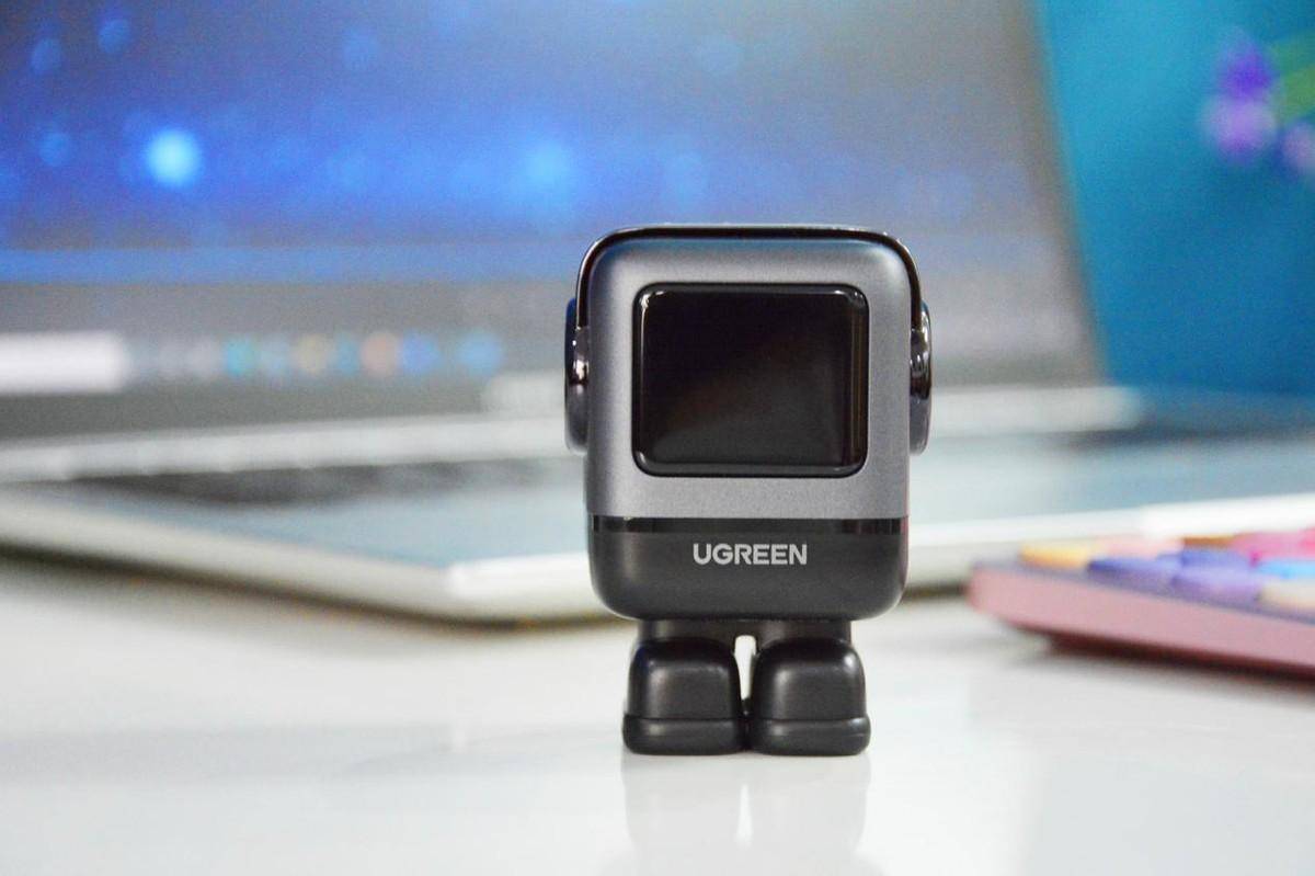 萌宠机器人造型，绿联Q湃机器人65W快充充电器体验，生产力加倍