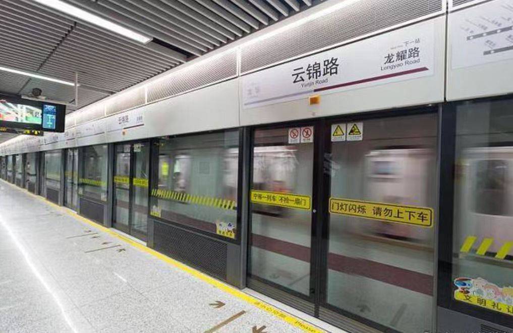 我们常说"要致富先修路",高铁是全国性的基础设施建设工程,对一个国家