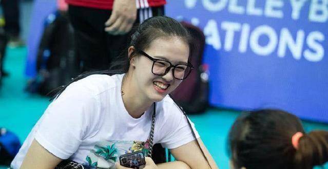 她们场边观战实力却胜过场上队员,世锦赛夺三连冠还得靠她_张常宁