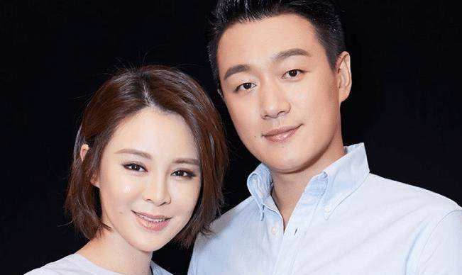 佟大为对妻子一见钟情,已有三个孩子的他们,依旧恩爱如初_夫妻_女儿