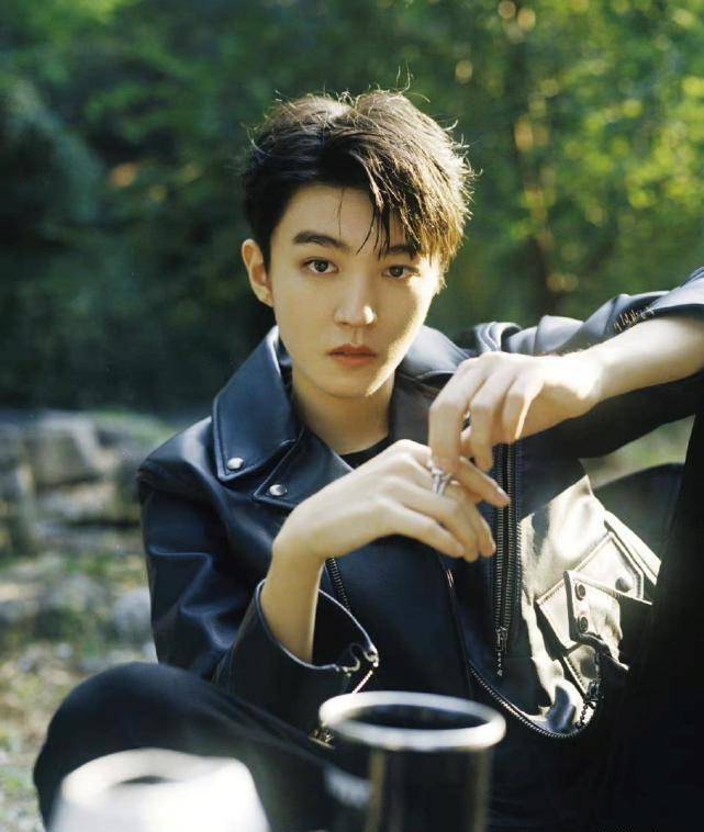 王俊凯虽然是1999年出生的,但是在娱乐圈已经摸爬滚打很多年了.