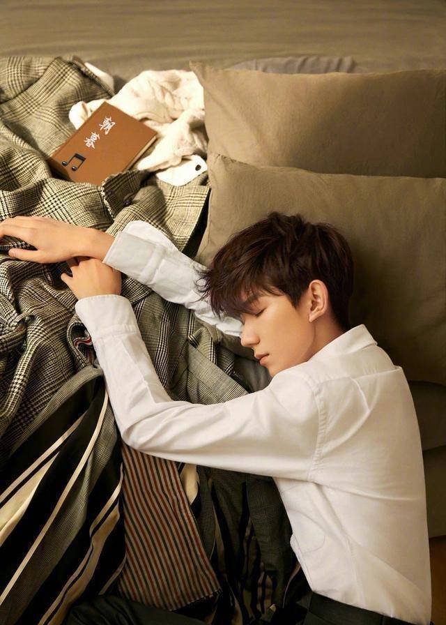 王俊凯易烊千玺已持续7年凌晨送祝福,粉丝:这是什么神仙队友情_小源