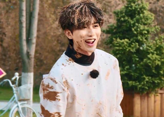 宋雨琦使出全身力气,用枕头砸baby时,飞宇看愣,坤坤说出实话_时候