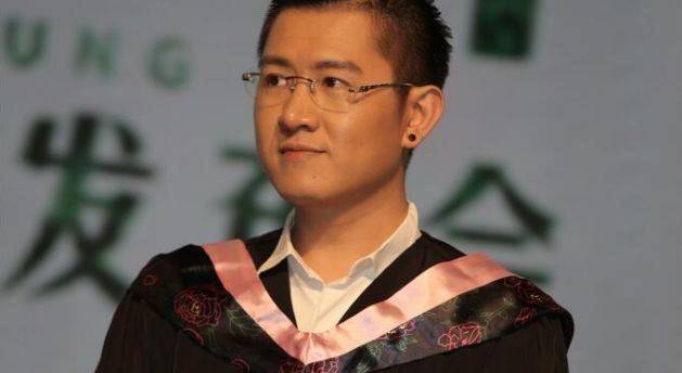 彭宇力挺何炅后,迫于舆论压力删掉动态:我不玩了,退出_快乐家族_相关