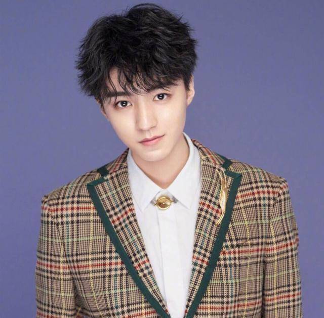 唐国强说金句被赞"说话水平高",网友喊话王俊凯粉丝出来走两步_影视圈