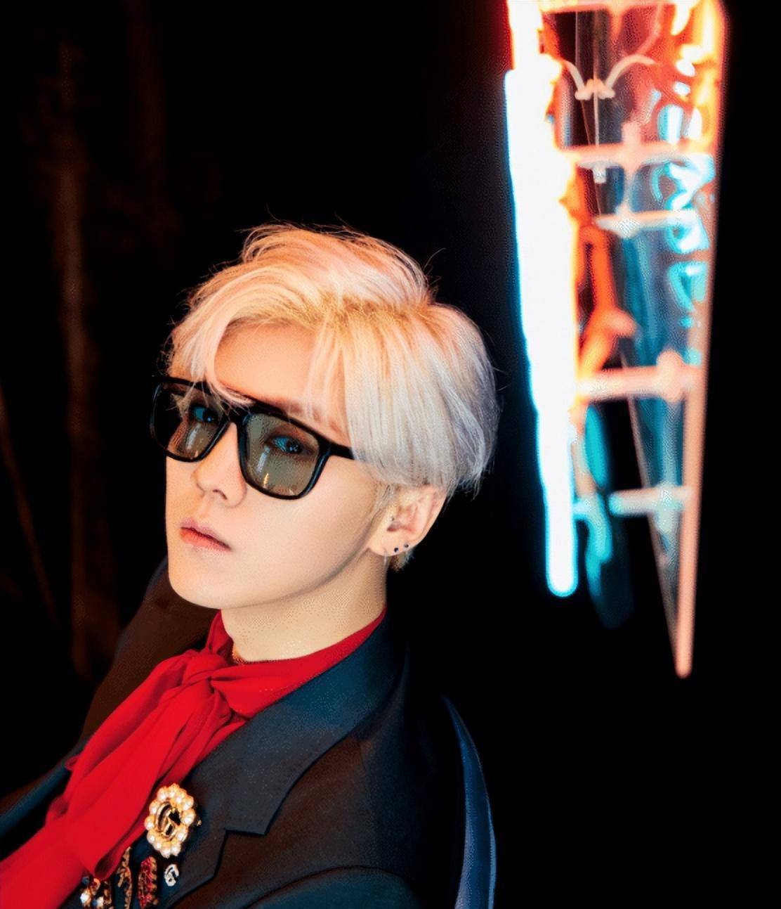 鹿晗染白发撞谢霆锋!奶油男孩和硬汉大佬,气质差异明显_鹿晗和_风格