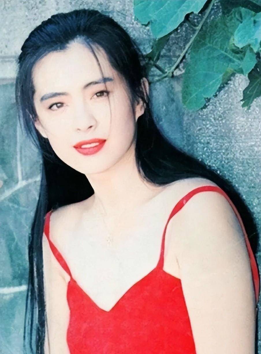 王祖贤现身寺庙!