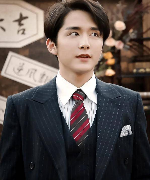 站姐把张新成的图修过头,他带妆出镜后,网友:"费渡风评被害"_造型