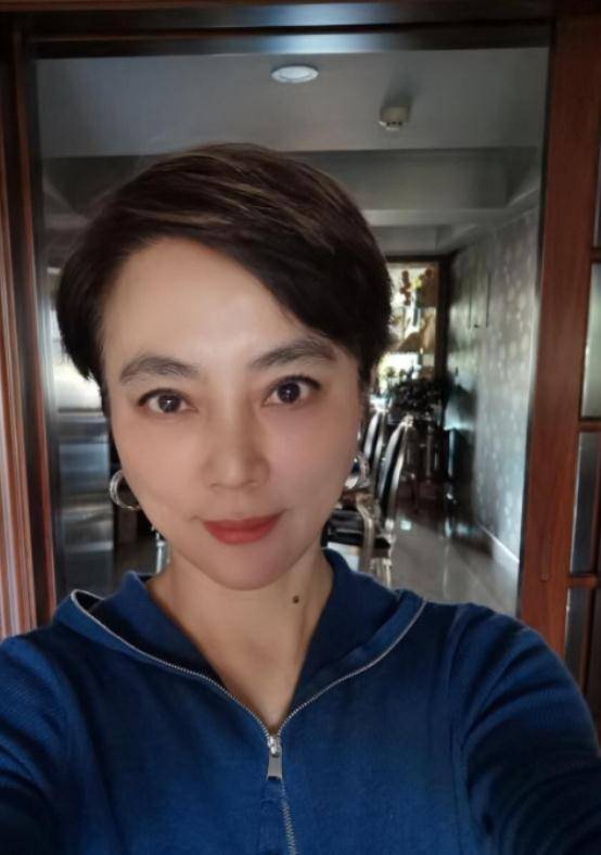 "玉兔精"李玲玉:21岁嫁初恋,34岁嫁犹太富商,今59岁开出镜_事业_东方