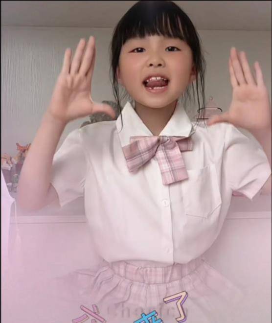 田静辅导孩子有一套,悦悦跳手势舞,熊磊晒楷楷照片,郭威吹气球_奇奇