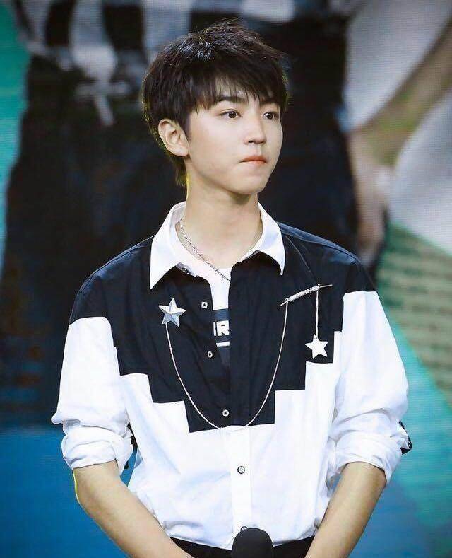 他是歌手出道,因为俊秀的外表后来又演戏了,马天宇的性格温婉如玉