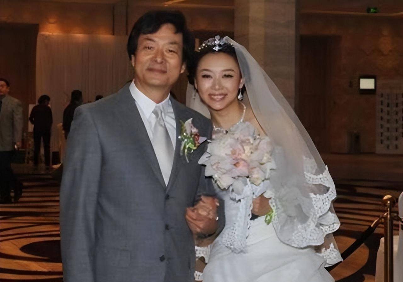 濮存昕:69岁高龄依然坚持给母亲尽孝,今成父亲最大骄傲_宛萍_时候