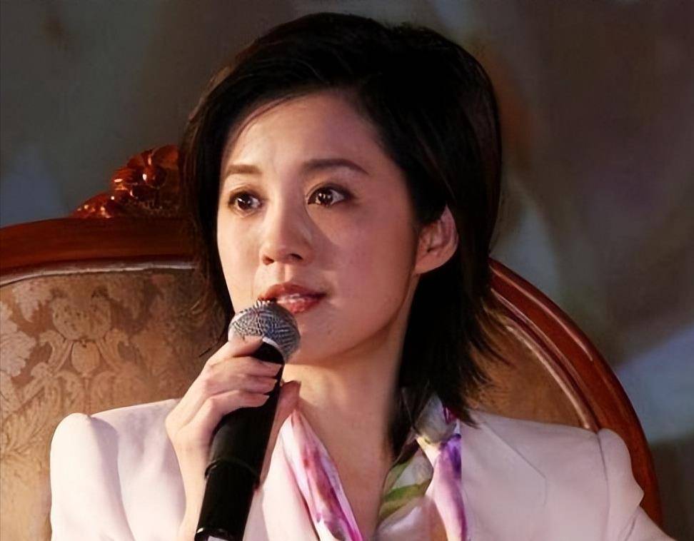 最"嚣张"的央视主持,挺着肚子赶跑正妻遭劝退,如今却成了一姐_许戈辉