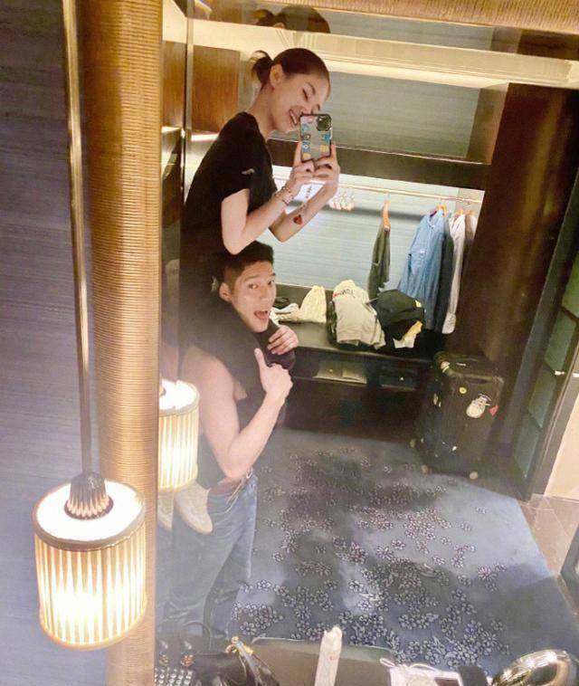 王子文也被误会了,这次导演复辟的真相并不是王子文命令助理下跪,大家
