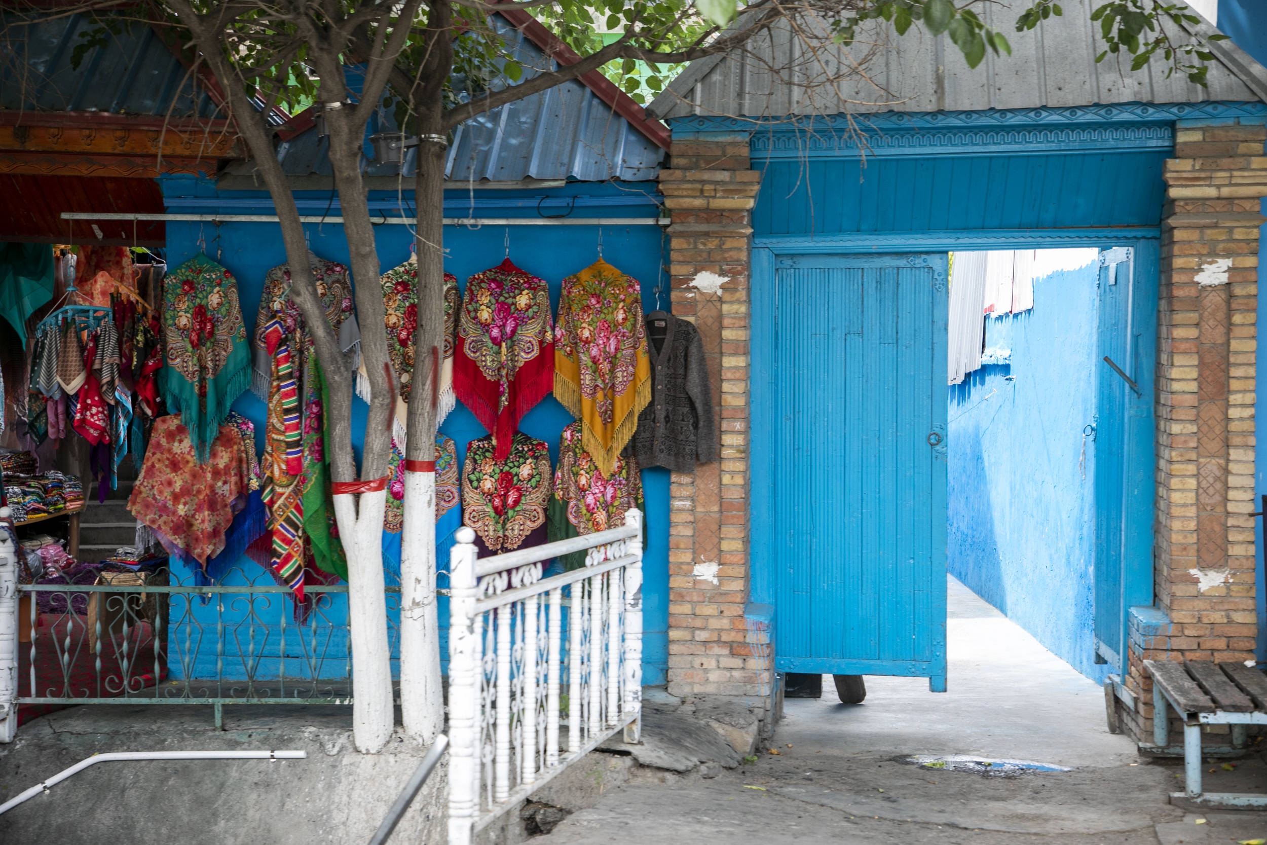 不到伊犁不知新疆之美,伊宁喀赞其老街,童话的民居让人过目不忘_文化