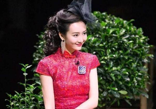 王鸥倒立身材超火辣,当高开叉裙蹲下的那一刻,网友:看饱了_普拉提