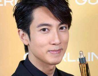 吴尊老婆带max逛商场,max小帅哥萌萌哒!_低调_一家_人家