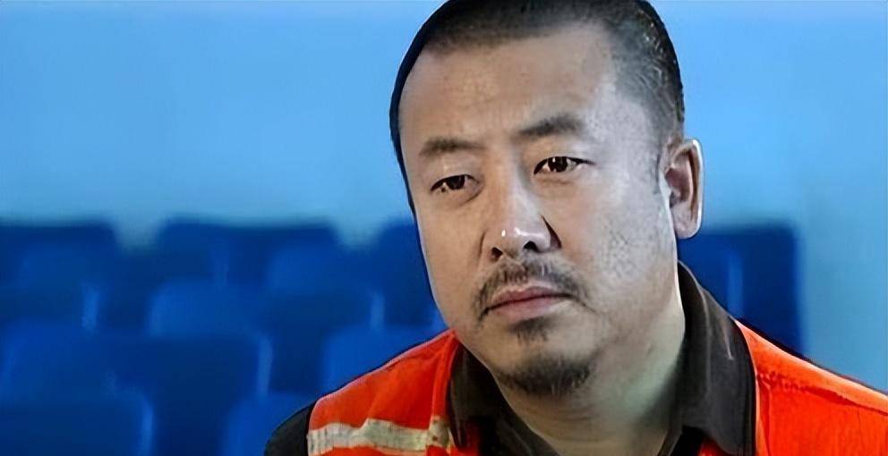 而且他的父亲还喜欢喝酒,酒后说胡话,总是会骂吉世光说他没有出息