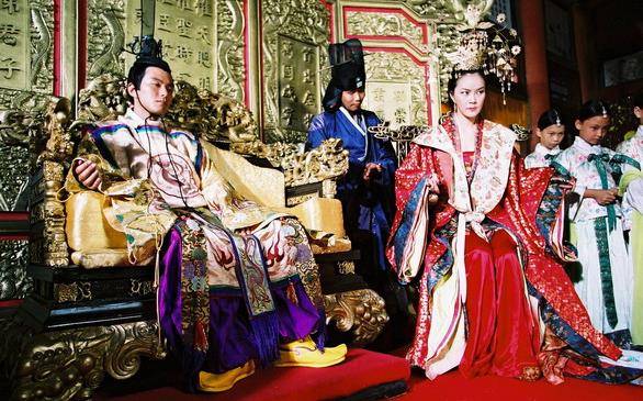 从《妃子笑》中看出宫廷的竞争与友情的探析_皇帝_朱朱_鸳鸯