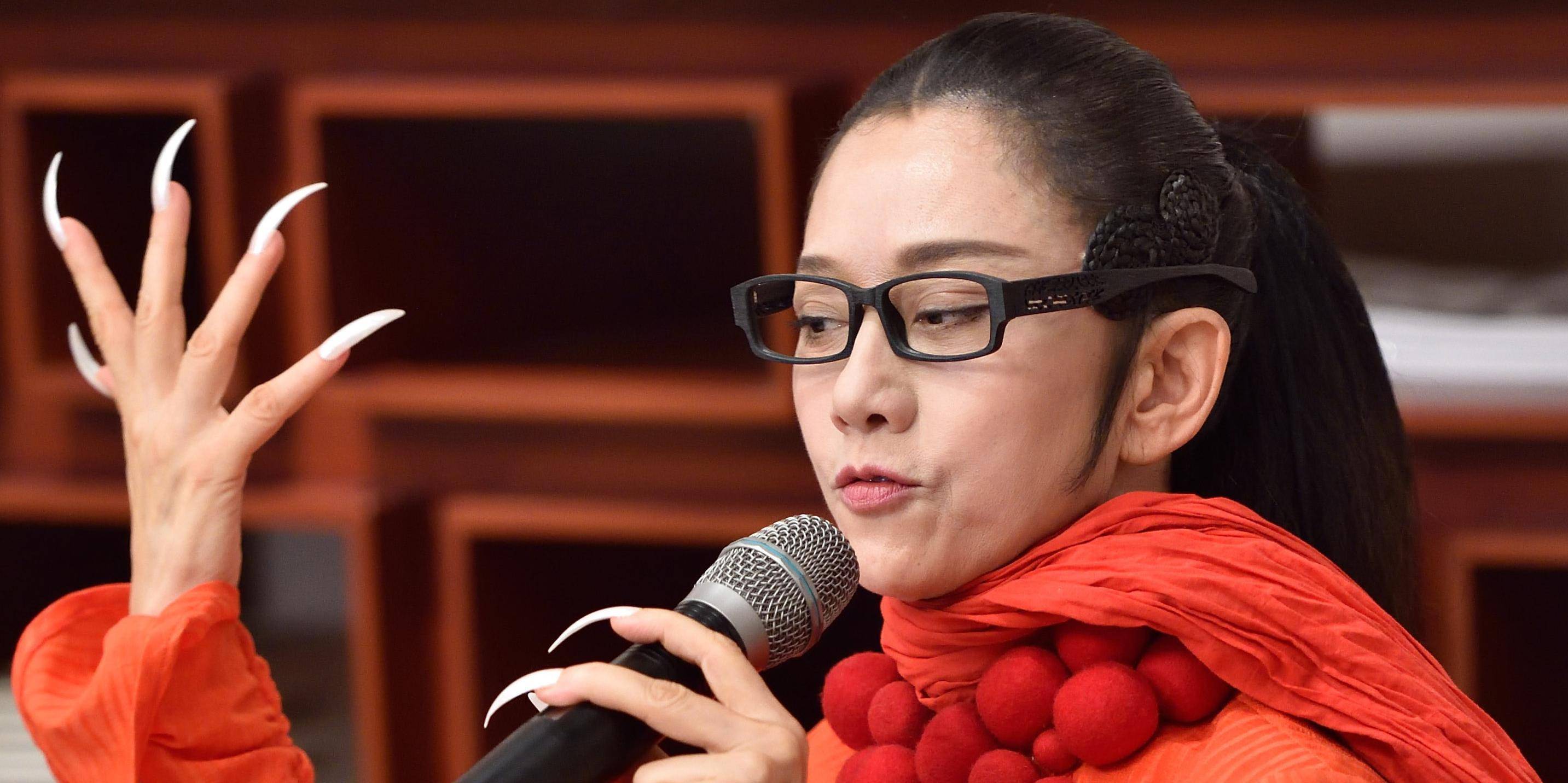 杨丽萍再惹争议!新舞蹈女舞者手摸男舞者私密部位,画面被曝光_网友_因