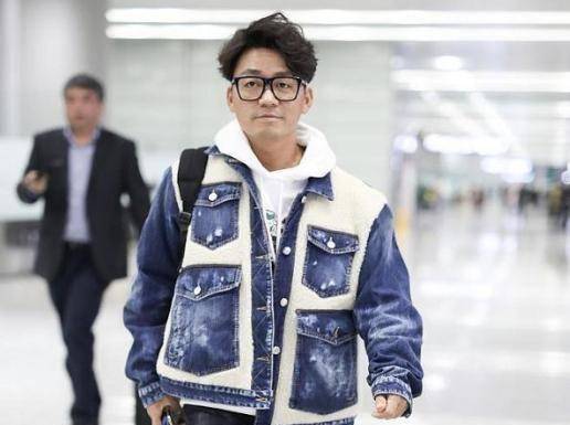 王宝强和新女友公开恋情后,很多粉丝觉得变帅了,帅成韩国欧巴_青春