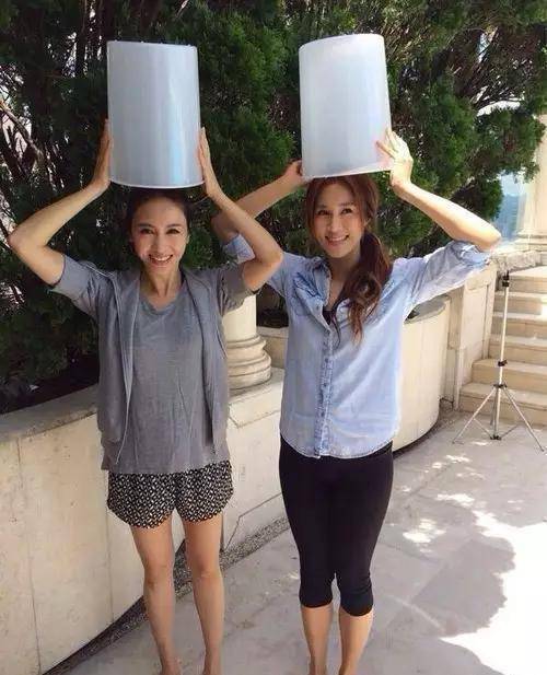 徐子淇黎姿两大贵妇同框,后者颜值终于跌落神坛_香港会展中心_保养