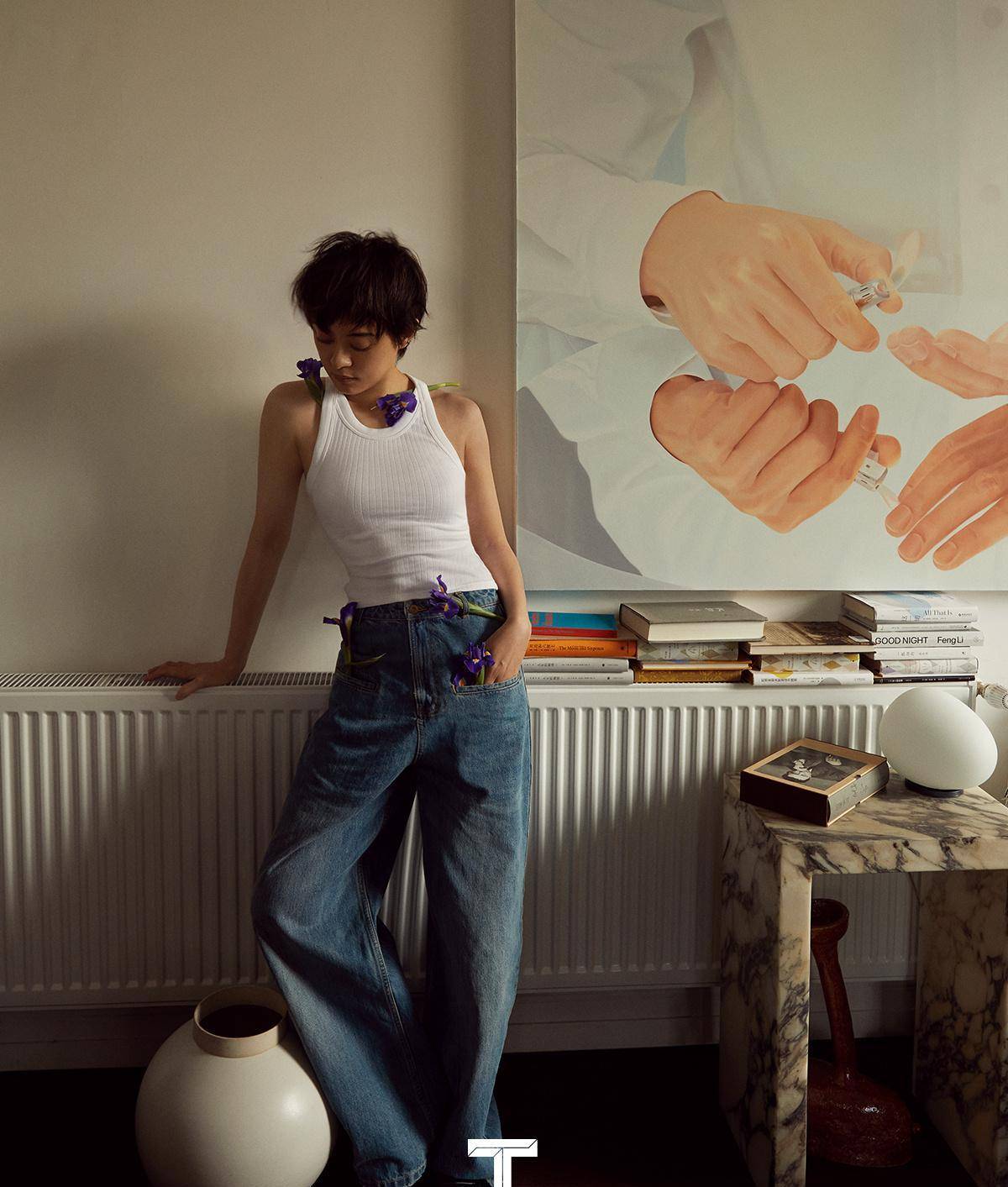 孙俪登上t锦绣五月号封面,身穿镂空连衣裙,大背美背,令人惊艳_时尚