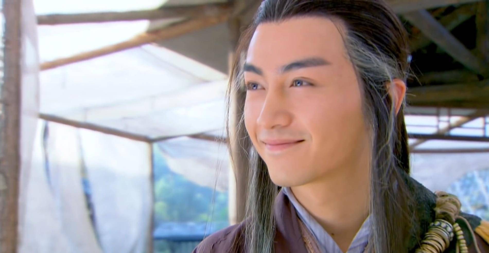 周围散发出的阳光,再加上陈晓最后抿嘴的一笑,都太刻意太明媚,让杨过