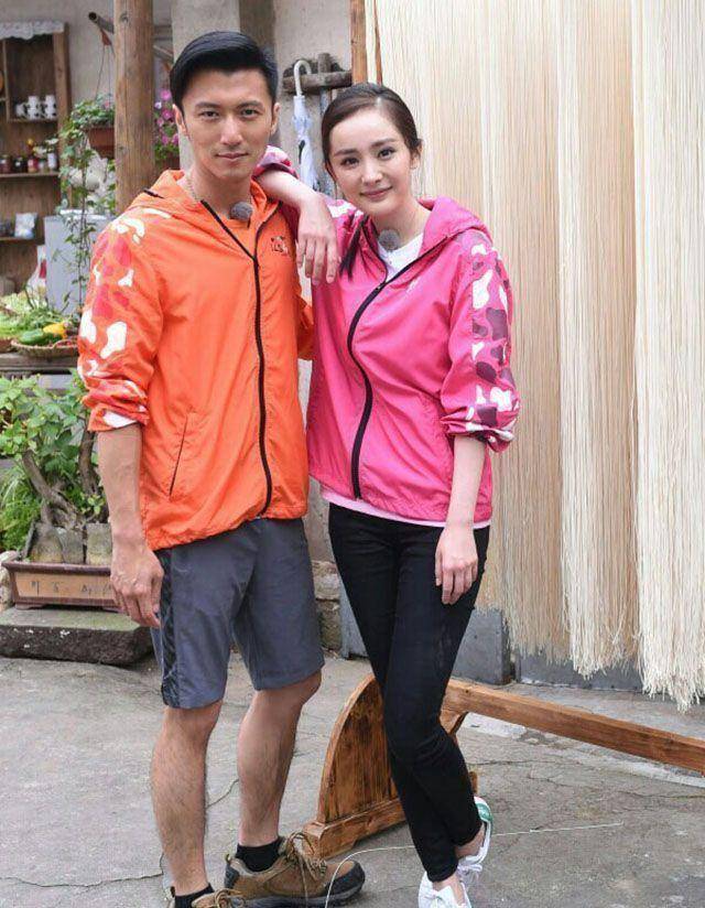 谢霆锋发"厨师熊"照片,再度回应杨幂恋情:只关心美食和音乐_王菲_音乐