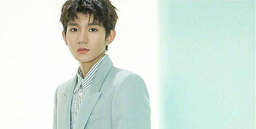 王源时尚大片出镜!