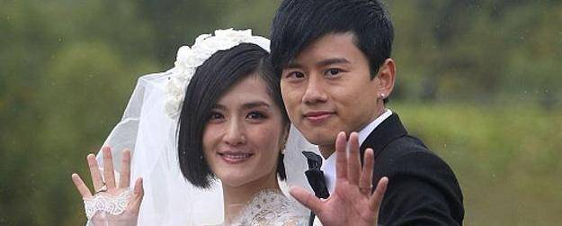 谢娜晒与张碧晨的合照,网友喊话:目的不纯,机智却又卑微_张杰_感情