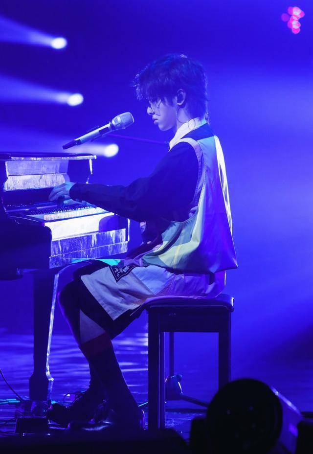 音乐鬼才华晨宇,一个人就是一个乐队,直击灵魂的疯狂_融合_元素_节奏