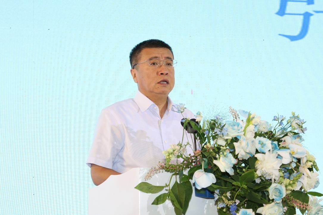 大同市委副书记,市长张强在致辞中表示,大同能源富集,气候凉爽,交通