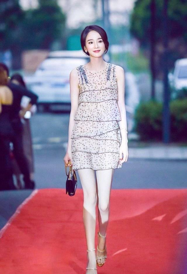 杨幂替身晒露全脸照,光看脸蛋的确比杨幂漂亮?