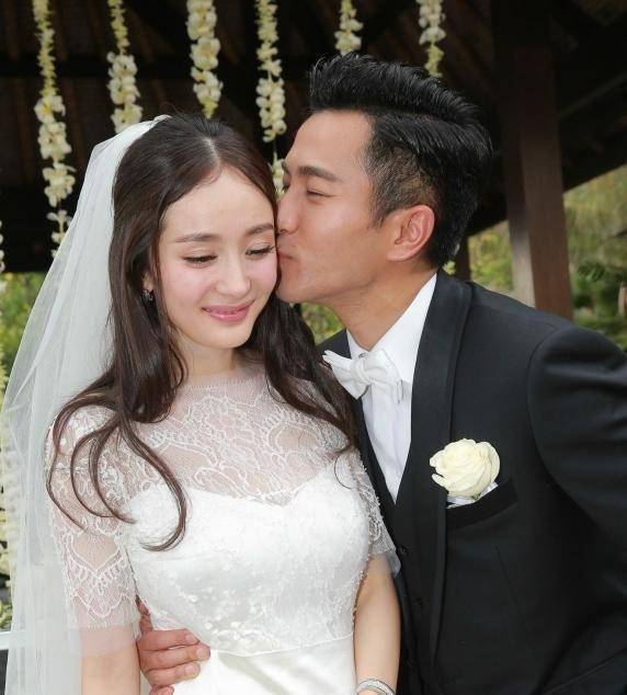 随后,2014年5月8日,杨幂和刘恺威在巴厘岛举行了婚礼.可谓是先领证