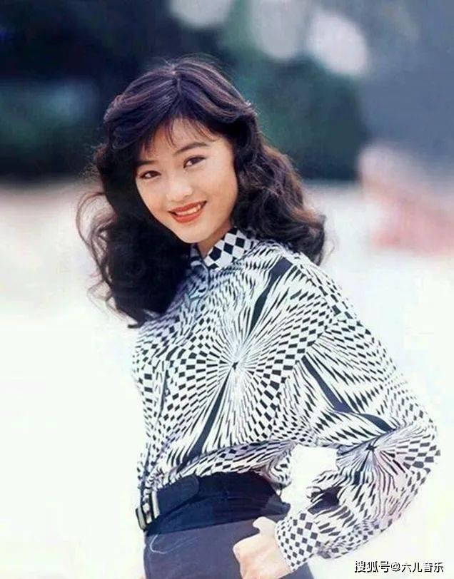 在90年代人才辈出的的香港娱乐圈,刘小慧是一个不可忽视的存在.