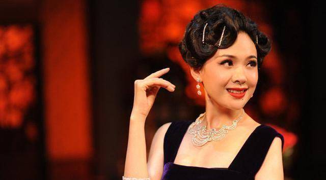 2002年出演冯绍峰和王姬主演的电视剧《爱情密码》进入娱乐圈,后来还