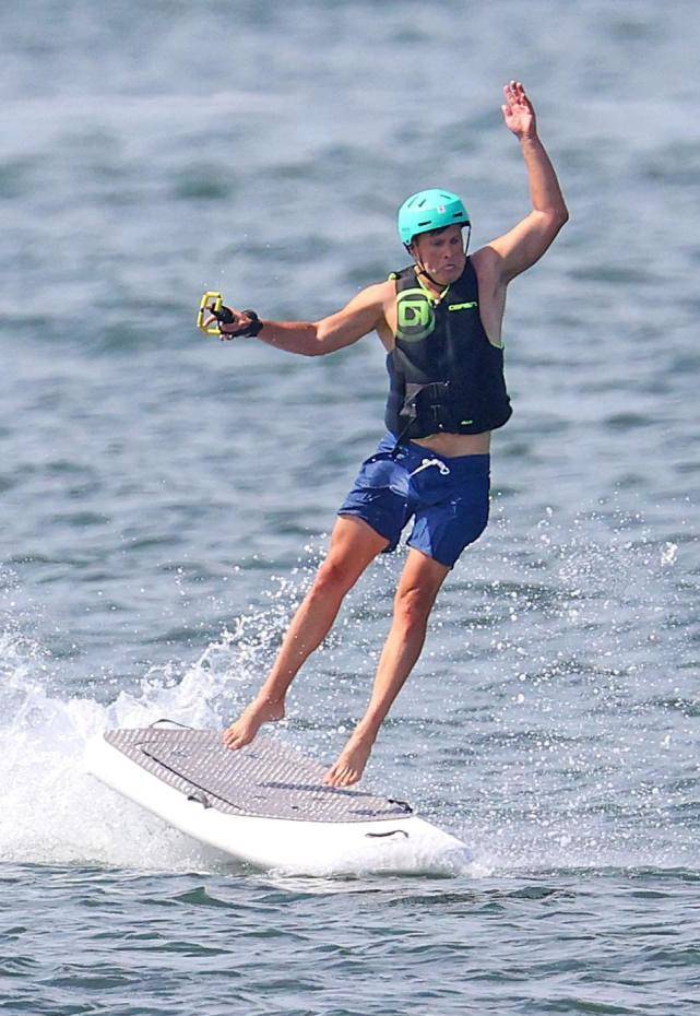 37岁"寡姐"斯嘉丽久违现身!