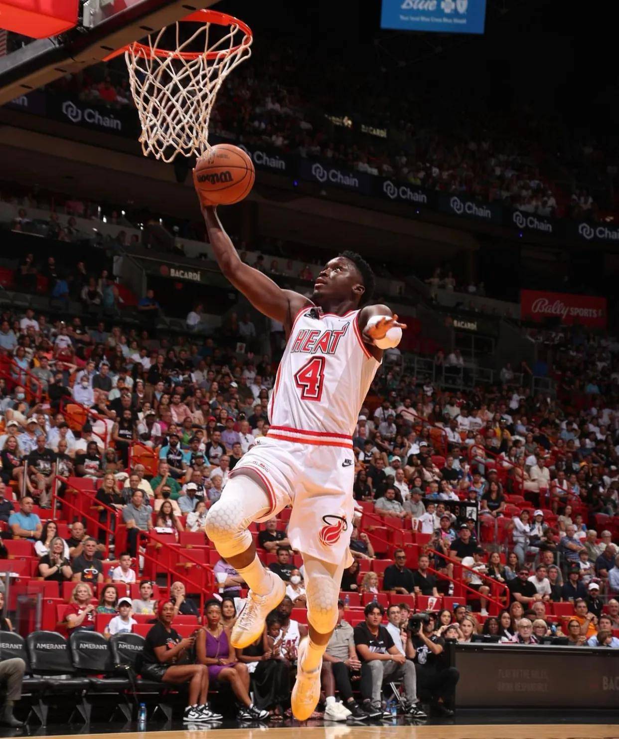 曼巴奥拉迪波:从一哥到缺失,再到复出的重生之路_步行者_季后赛_热火