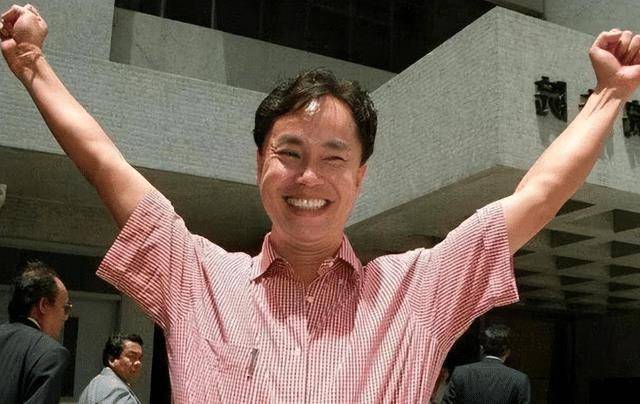 司徒玉莲上台献花,曾让赌王躲过张子强绑架_澳门_何鸿燊_身份