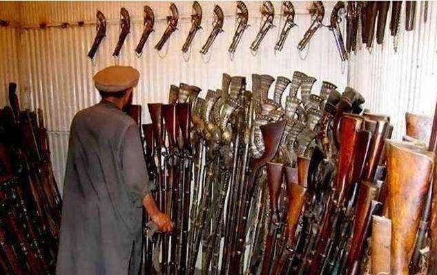 中东地区最大的军火市场:二手枪一顿饭钱就可买到_战乱_百姓_中国