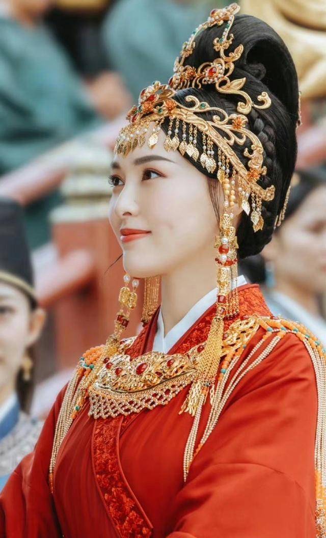 唐嫣新戏造型模仿杨幂被吐槽,粉丝给造型师发教程,接戏别只看钱_观众