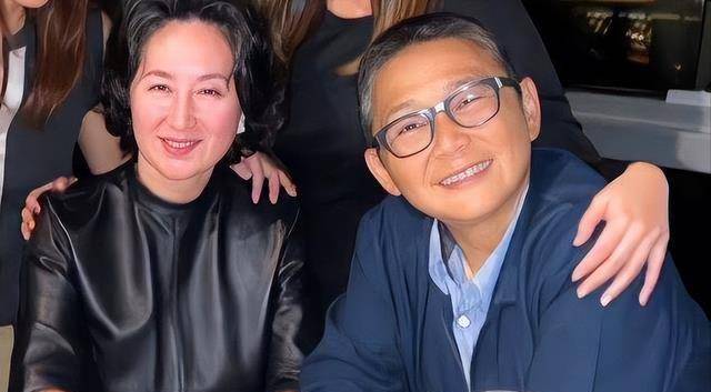 俞琤现身郑志刚豪门宴会,何超琼却并未出现,网友猜测两人或闹掰_俩人