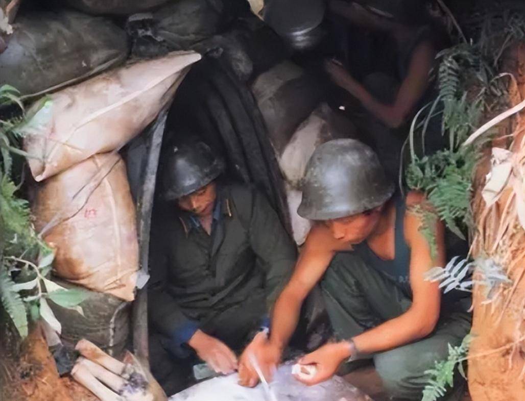 猫耳洞巡诊,战士不让看烂裆,女军医:我是你大姐,怕