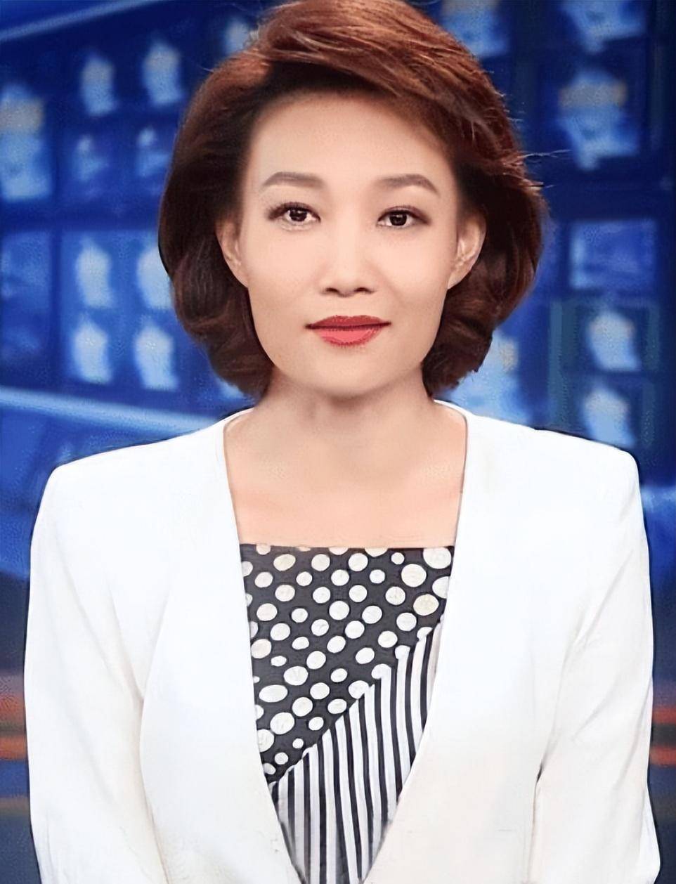 央视女主持李梓萌:"贷款上班"20年,46岁仍单身,她到底追求什么_女儿