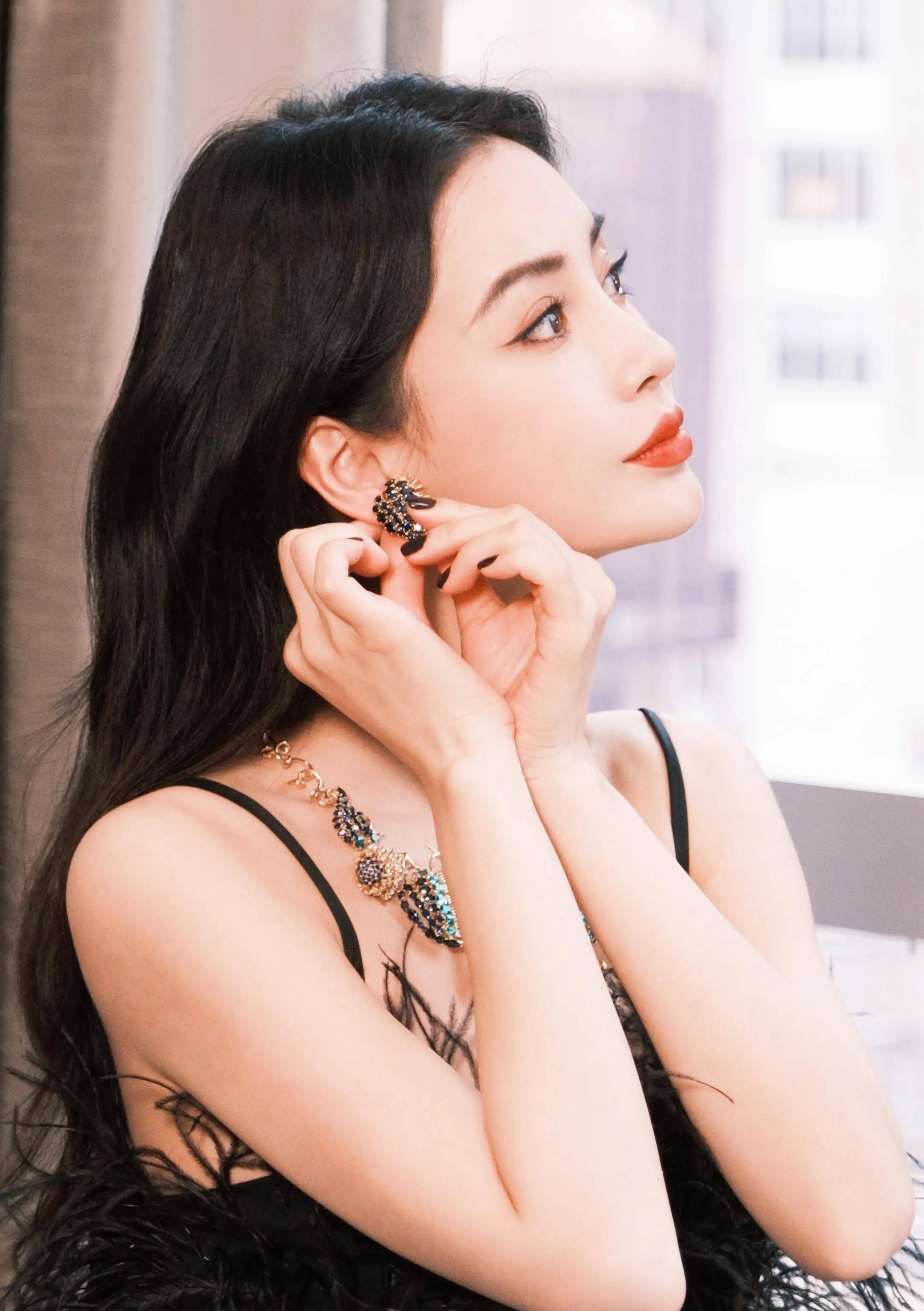 angelababy的黑色礼服和美腿_时尚_连衣裙_场合