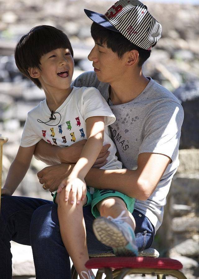 张亮晒受伤照被网友骂"报应",好丈夫人设崩塌,急需官宣离婚真相_寇静